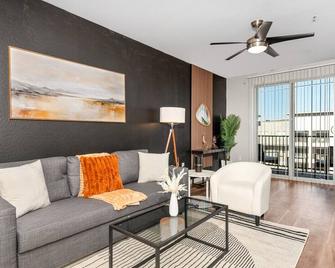 2br Tempe Retreat Pool Gym Pets Ok - Tempe - Living room