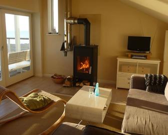 Beach house on the seafront in Eckernförde Bay - Waabs - Living room