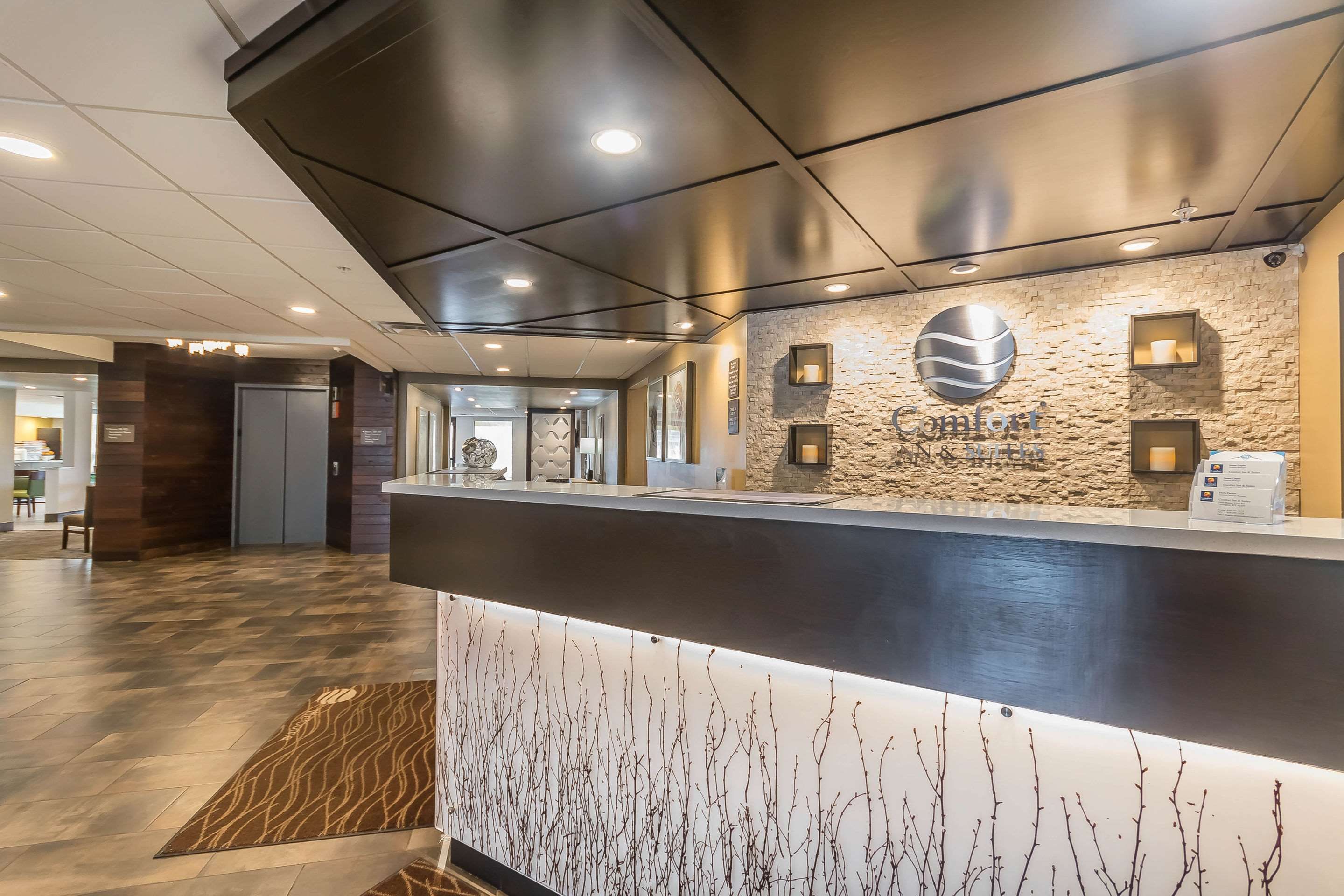 Comfort Inn & Suites thumbnail 3