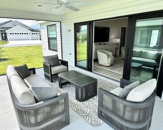 New 3/2 w/ Golf Cart in The Village of Waters Edge - Sumterville - Patio