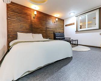 Cheonan Business Hotel - Cheonan - Habitación