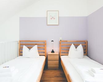 StayInn Hostel und Gästehaus - Freiburg im Breisgau - Bedroom