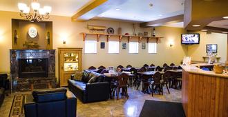 Fairbridge Inn & Suites - Leavenworth - Lobby