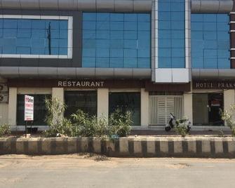 hotel prakshi palace - Datia - Edificio