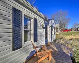 Cozy Bristol Home with Yard about 1 Mile to Downtown! - Bristol - Patio