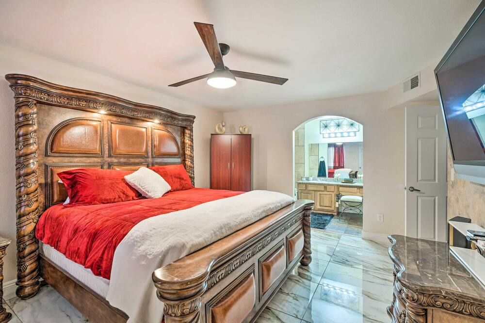 Seasonal Pool & Spa: Las Vegas Pad, 11 Mi to Strip - Las Vegas - Bedroom
