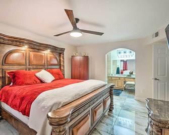 Seasonal Pool and Spa Las Vegas Pad, 11 Mi to Strip - Las Vegas - Sypialnia