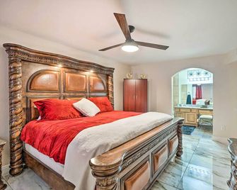 Seasonal Pool & Spa: Las Vegas Pad, 11 Mi to Strip - Las Vegas - Bedroom