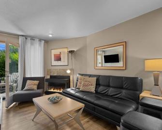 1 Pacific Surf: Cozy Town Home | Walk to Beach | Dog-Friendly - Cannon Beach - Living room