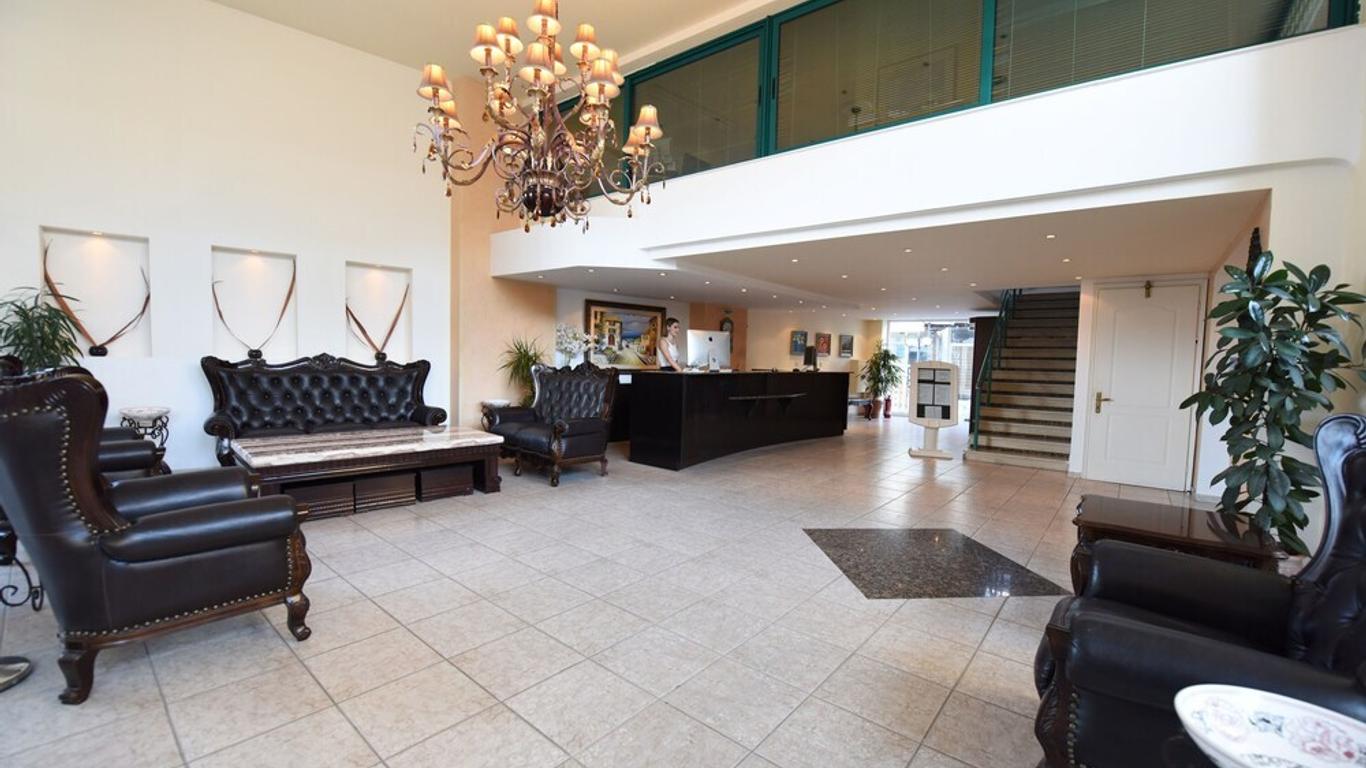 Pelli Hotel