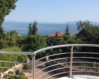 Great apartment for two adults - Matulji - Balcón