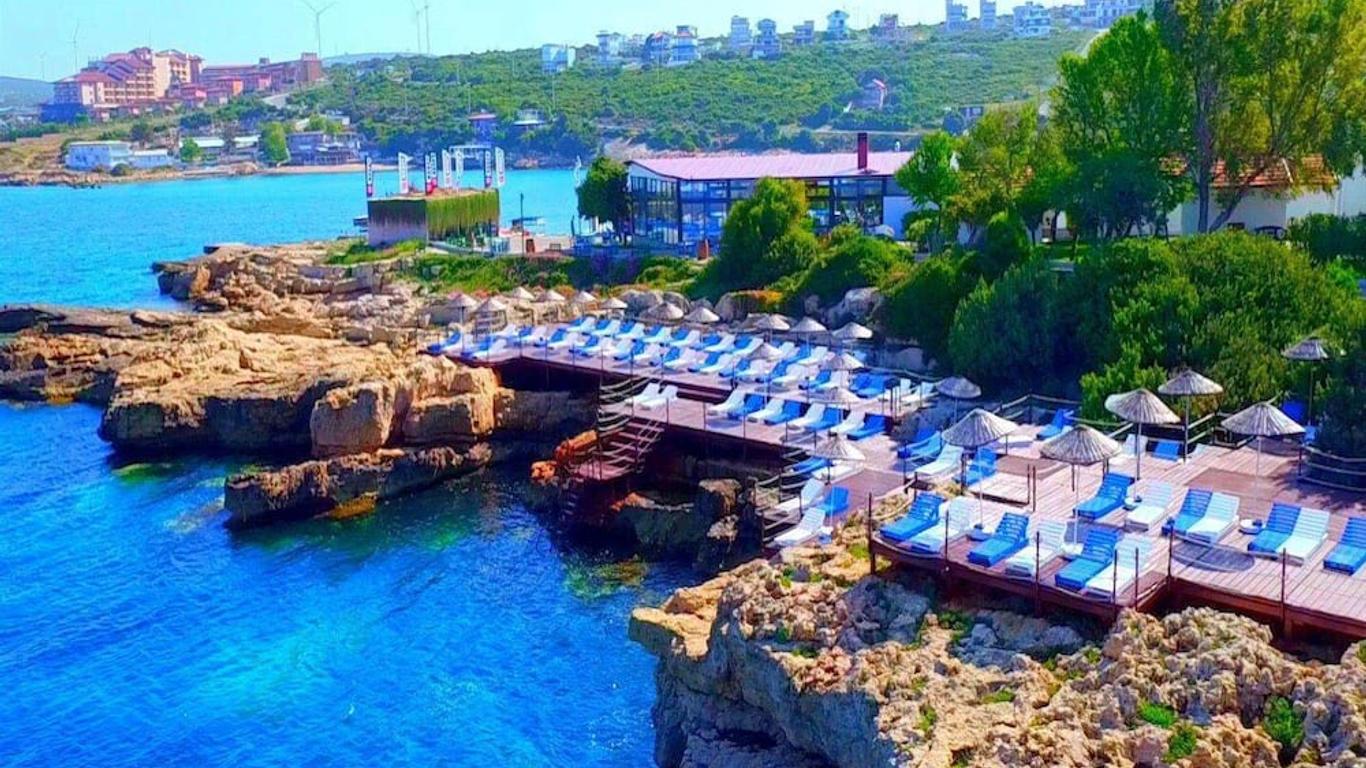 Maya Bistro Hotel Beach
