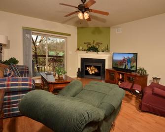 Cedar Lodge 204 - Pigeon Forge - Living room