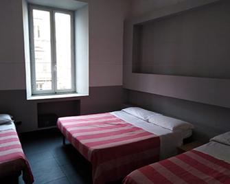 M&J Place Hostel Rome - Rome - Bedroom