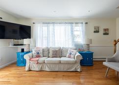 Steps From The Beach With Water Views! - Fairfield - Living room