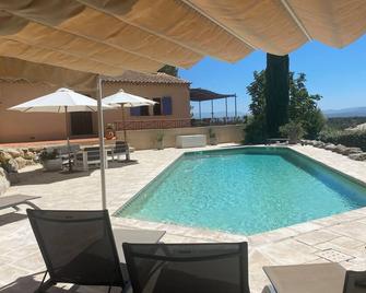 Charming Provencal house, Villa Le Peiral with swimming pool and Sainte-Victoire view - Saint-Marc-Jaumegarde - Piscina