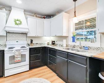 MeeMaw`s favorite spot w/ Wi-Fi - Abbeville - Kuchyň