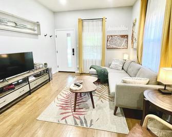 Historic Duplex in the Heart of Midtown - Sacramento - Sala de estar