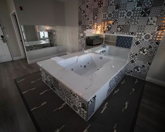 Mid City Inn & Suites Pico Rivera - Pico Rivera - Quarto