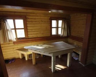 Belka Hostel - Listvyanka - Comedor