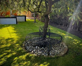 Cosy 3-bedroom home with garden and log burner. - Bradford-on-Avon - Patio