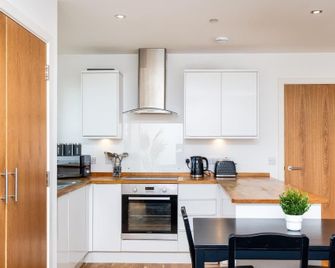 2Bed Ground Floor-Free Parking - Peterhead - Kitchen