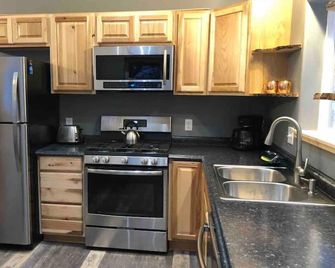 Cozy cabin built in 2020! - Bear Creek - Kitchen