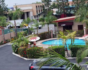 Budget Inn Anaheim - Anaheim - Piscina