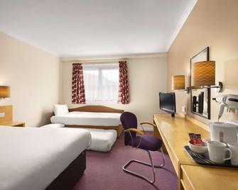 Days Inn by Wyndham Hamilton - Hamilton - Schlafzimmer