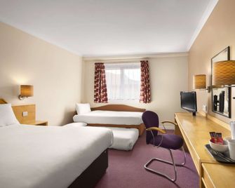 Days Inn by Wyndham Hamilton - Hamilton - Ložnice