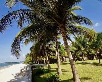 Oceanic Bay Hotel & Resort - Bagamoyo - Beach