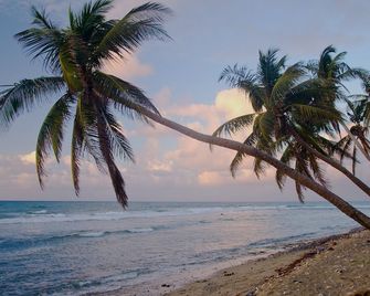 Cozy Beachfront Home in Patillas-Private Pool & Stunning Ocean Views-Sleeps 8 - Patillas - Beach