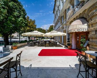 Hotel Continental - Rijeka - Patio