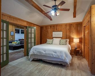 Cool Breez Waterfront Getaway!! - Brookeland - Habitación