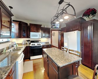 Hidden Haven - Galveston - Kitchen