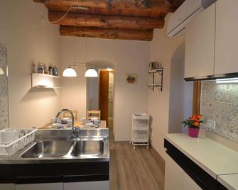 Family Stay In French Riviera - Ventimiglia - Kitchen