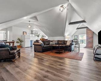 Bourbon Trail - Loft in Downtown Lexington - Lexington - Wohnzimmer