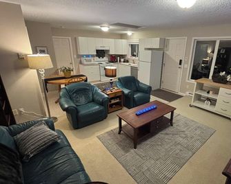 Minutes from Butchart Gardens on a secluded 5 acre estate. - Saanichton - Living room