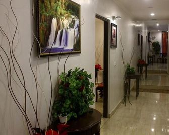 21 Milestone Hotel and Resort - Neu-Delhi - Flur