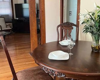 Historic Grandin Village Near Black Dog Salvage - Roanoke - Dining room