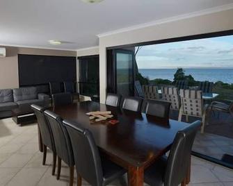 Wahroonga On The Water - Kingscote - Dining room