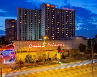 Ramada by Wyndham Sofia City Center - Sofia - Building
