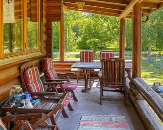 3 Bedroom Lovely Home In Arboga - Arboga - Binnenhof