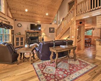 Gated Community w/ Perks: Cozy Sparta Cabin! - Sparta - Living room
