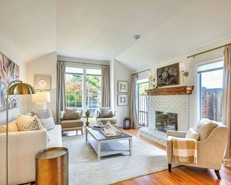 Near Shops And Cafes Beaverton Haven Wit - Beaverton - Living room