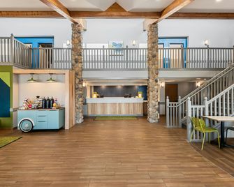 Spark by Hilton Cedar Falls - Cedar Falls - Lobby