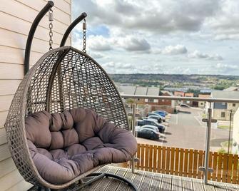 Pass the Keys Stunning Newcastle Home - Whickham - Balcony