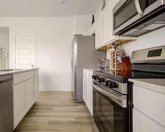 4br/2.5ba Greenwood, Indy, Community Pool, Sleeps 8 - Greenwood - Keuken