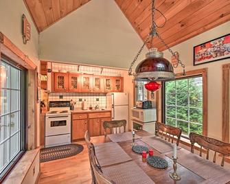 Beautiful Jay Peak Home Near Creek and Waterfalls! - Jay - Dining room