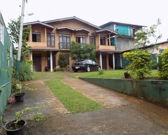 Hillsview Rest & Guest House - Matale - Building